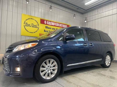 Used 2019 Toyota Sienna XLE AWD/4WD image 1