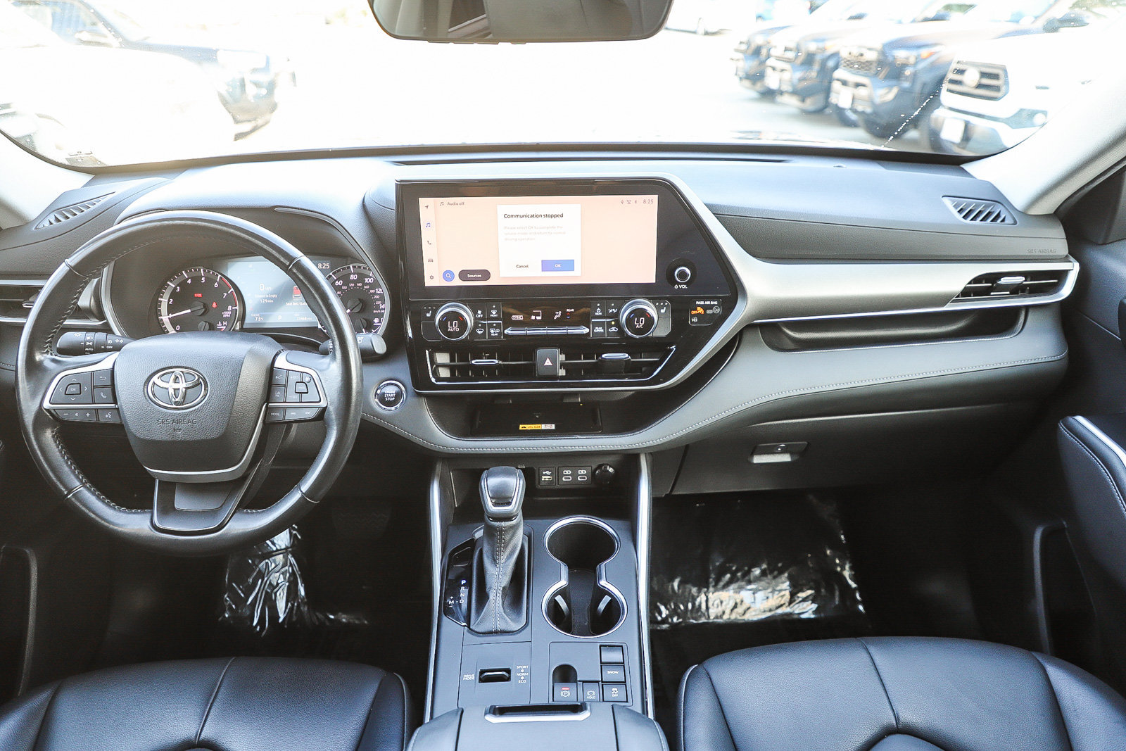 Used 2023 Toyota Highlander XLE FWD image 12