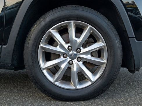 Used 2017 Jeep Cherokee Limited image 12