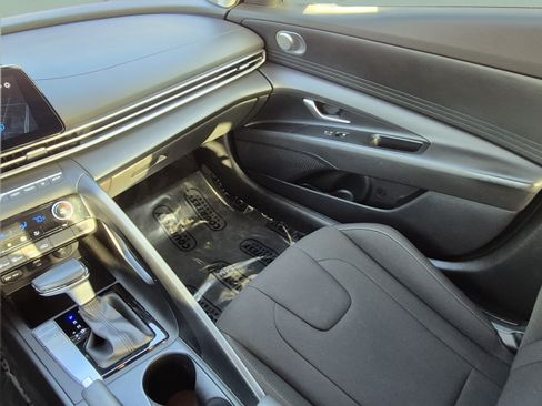 Used 2024 Hyundai Elantra SEL FWD image 14