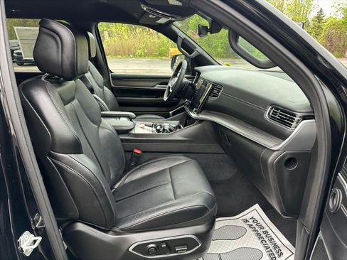 Certified 2024 Jeep Wagoneer Series II w/ Flexible Seating Group AWD/4WD image 33