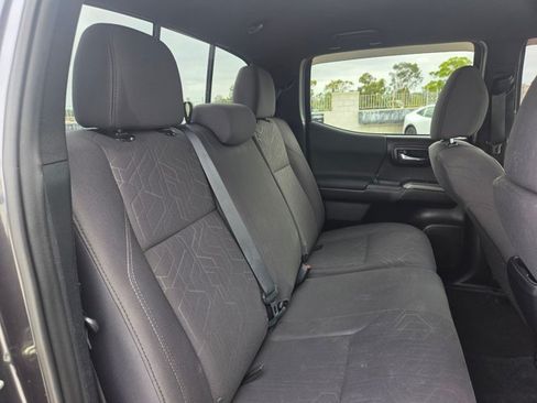 Used 2017 Toyota Tacoma TRD Sport w/ Tow Package RWD image 17