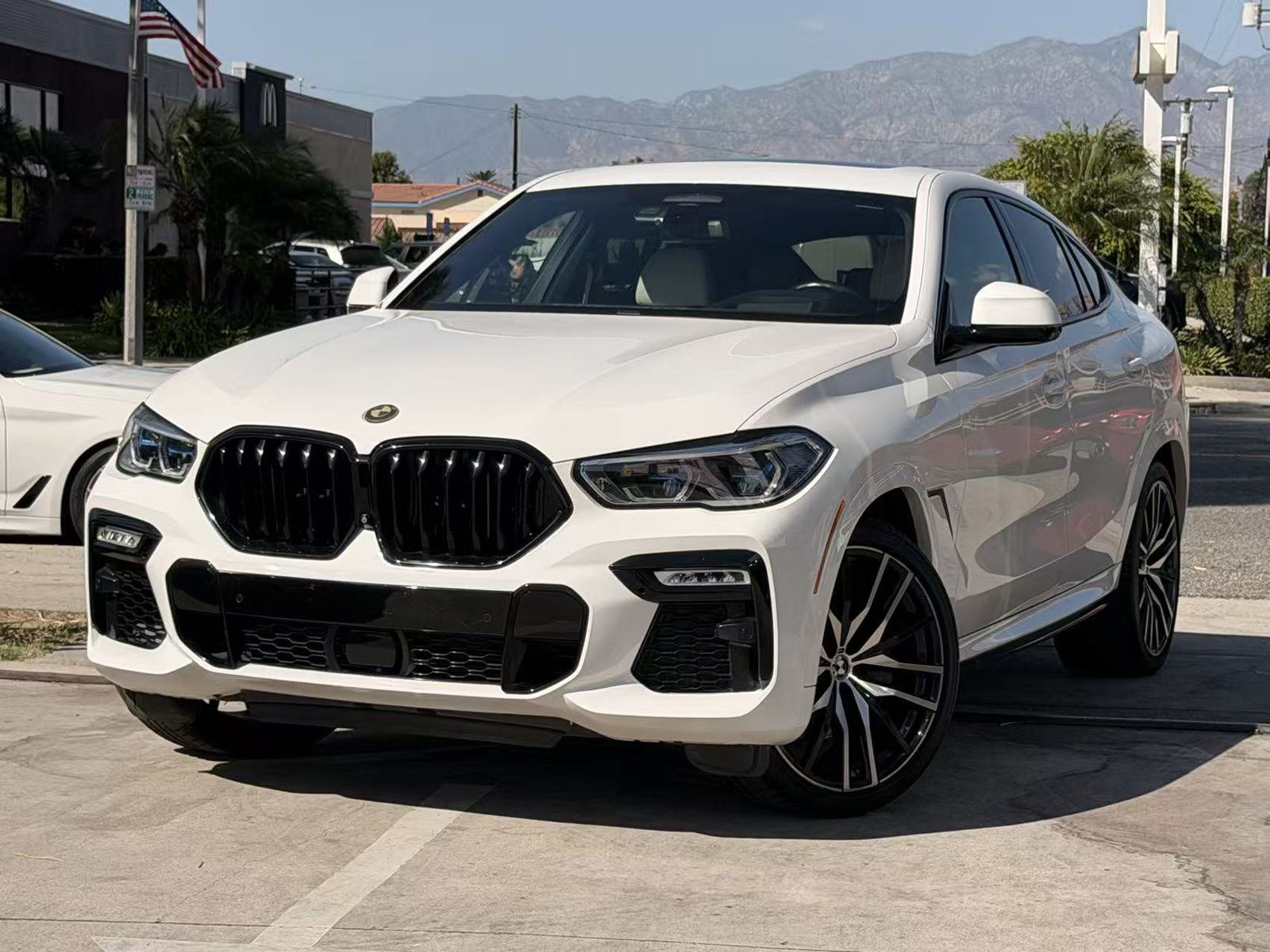 Used 2021 BMW X6 xDrive40i w/ Executive Package AWD/4WD image 2