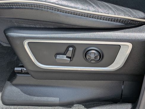 Used 2020 RAM 1500 Laramie AWD/4WD image 19
