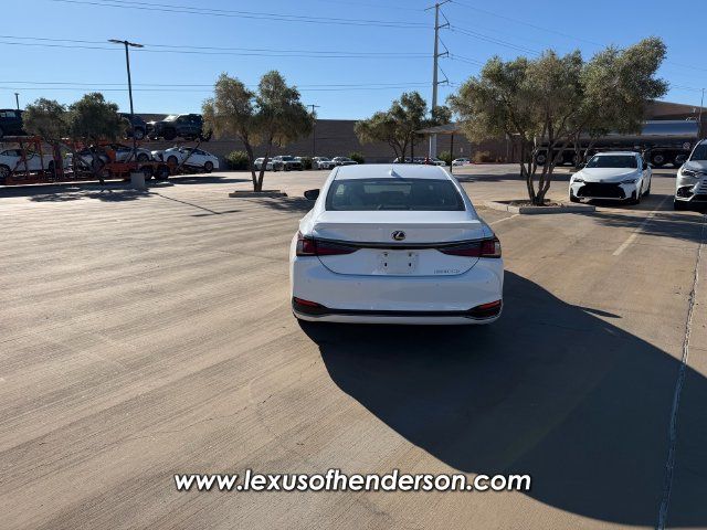 Used 2024 Lexus ES 300h F Sport w/ Accessory Package (Z1) FWD image 4