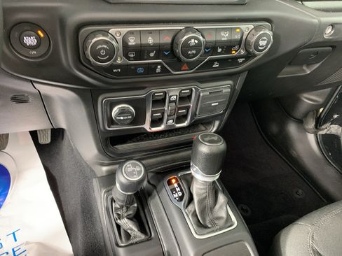 Used 2023 Jeep Wrangler Unlimited w/ Sun & Screen Package AWD/4WD image 24