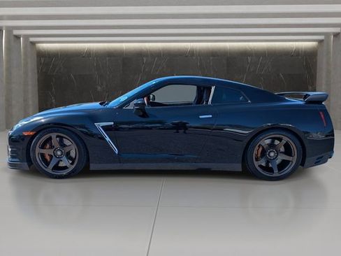 Used 2015 Nissan GT-R Black Edition image 2