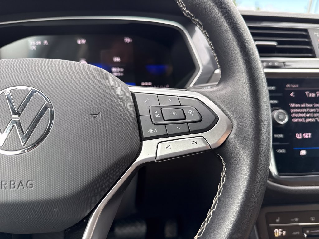 Used 2024 Volkswagen Tiguan SE AWD/4WD image 16