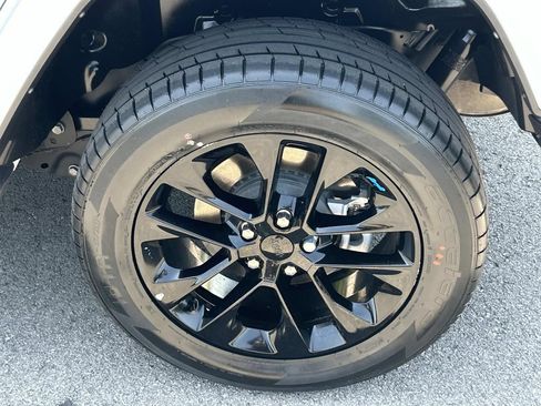 Used 2023 Jeep Wrangler Unlimited Sahara w/ Cold Weather Group AWD/4WD image 17