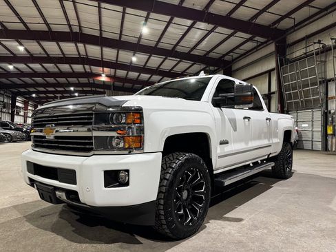 Used 2016 Chevrolet Silverado 2500 High Country w/ Duramax Plus Package image 9