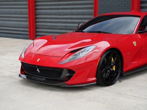 Used 2019 Ferrari 812 Superfast RWD image 2