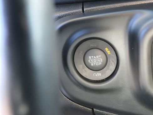 Used 2020 Jeep Wrangler Unlimited Sahara image 15