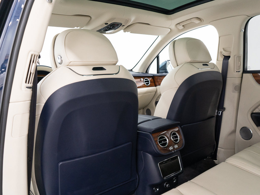 Certified 2022 Bentley Bentayga AWD/4WD image 23