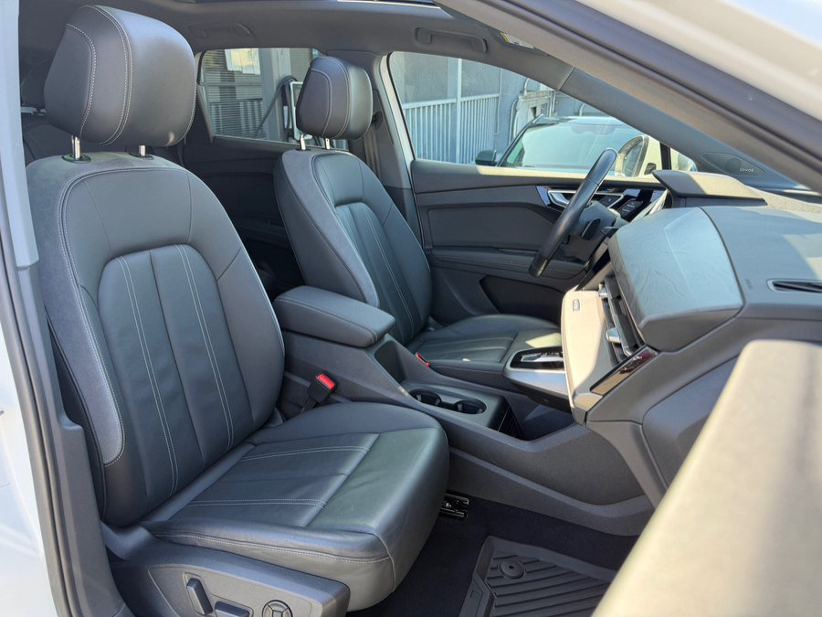 Used 2023 Audi Q4 e-tron Premium Plus w/ Premium Plus RWD image 31