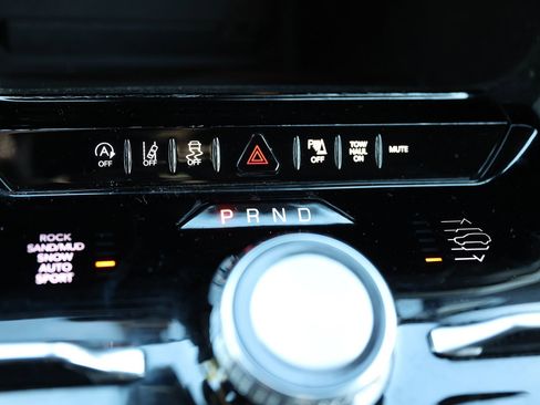 Used 2022 Jeep Wagoneer Series III w/ Flexible Seating Group image 36