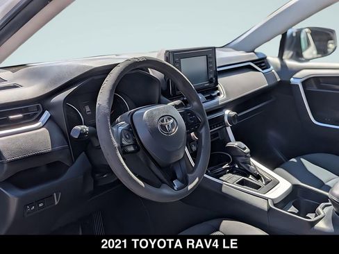 Used 2021 Toyota RAV4 LE FWD image 14