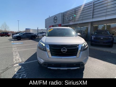 Used 2025 Nissan Pathfinder SL AWD/4WD image 9