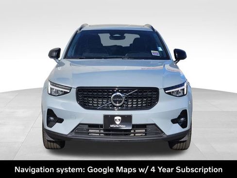 Certified 2025 Volvo XC40 B5 Plus image 3
