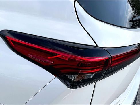 Used 2021 Toyota Highlander XLE image 31