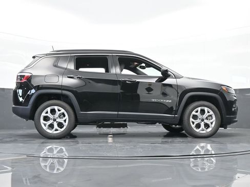 Used 2025 Jeep Compass Latitude image 52