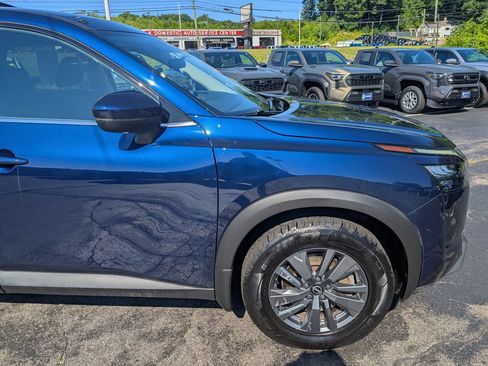Used 2024 Nissan Pathfinder SV AWD/4WD image 10
