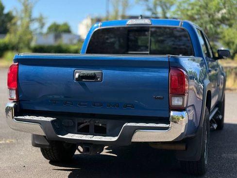 Used 2018 Toyota Tacoma TRD Off-Road AWD/4WD image 5