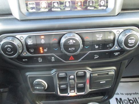 Used 2021 Jeep Wrangler Unlimited Sahara image 16