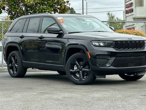 New 2024 Jeep Grand Cherokee Altitude image 2