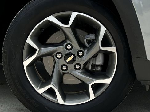 Used 2025 Chevrolet Trax LT image 11