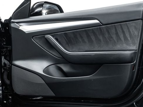 Used 2023 Tesla Model 3 Standard Range image 18