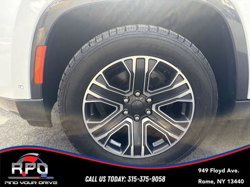 Used 2022 Jeep Wagoneer Series III AWD/4WD image 10