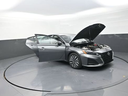 Used 2024 Nissan Altima 2.5 SV image 35