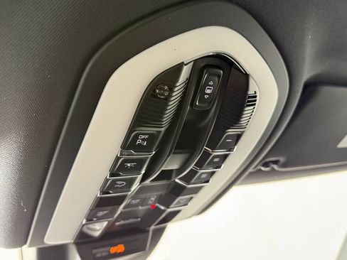 Certified 2026 Porsche Macan AWD/4WD image 19