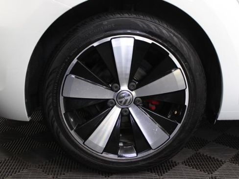 Used 2015 Volkswagen Beetle R-Line FWD image 7