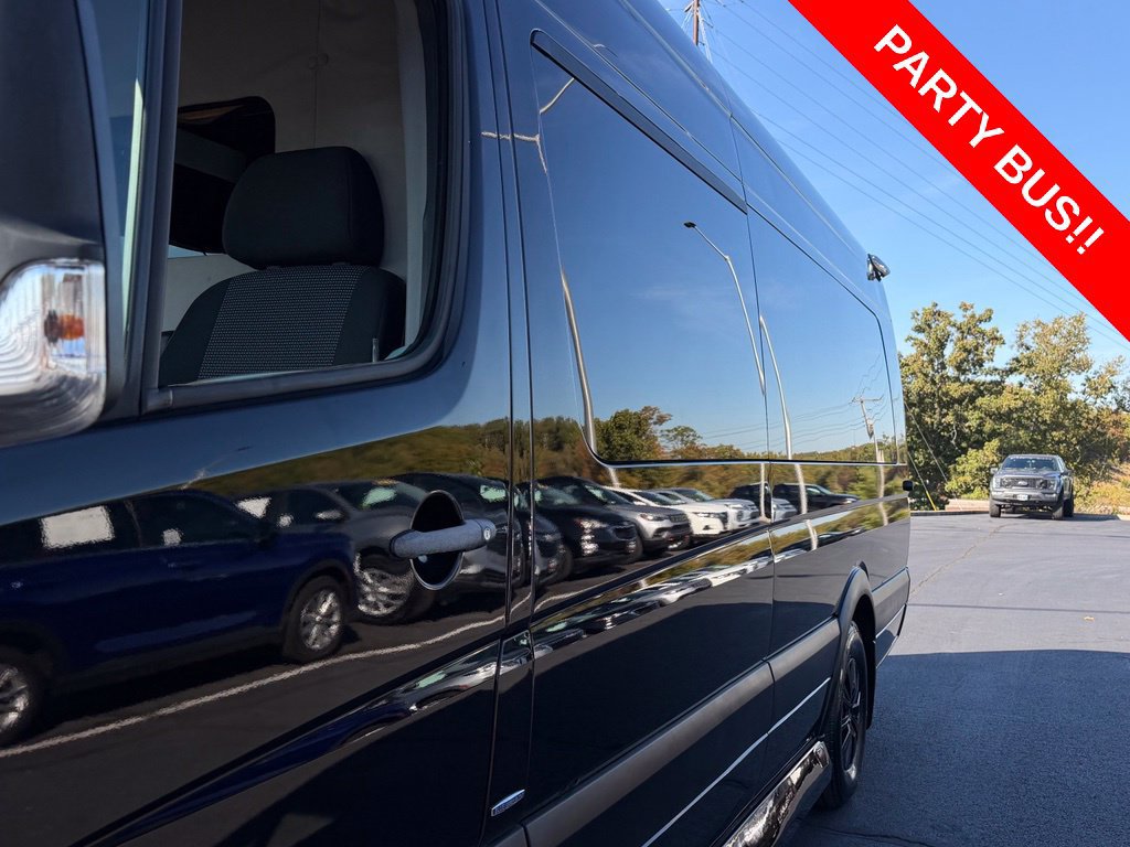 Used 2011 Mercedes-Benz Sprinter 2500 image 16