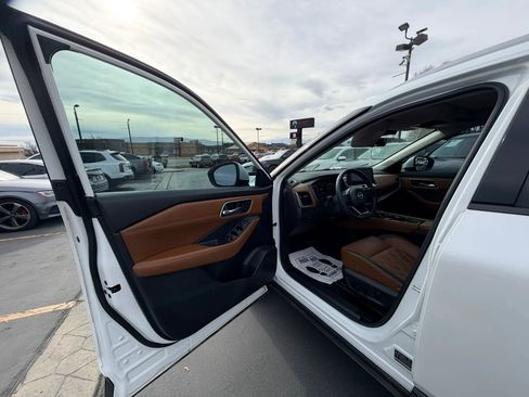 Used 2024 Nissan Rogue Platinum w/ Platinum Premium Package FWD image 10