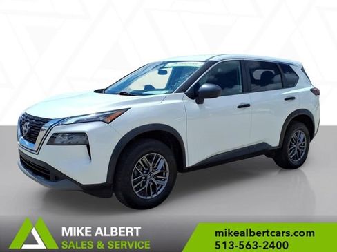 Used 2023 Nissan Rogue S AWD/4WD image 3