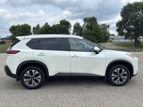 Used 2023 Nissan Rogue SV w/ SV Premium B Package AWD/4WD image 2