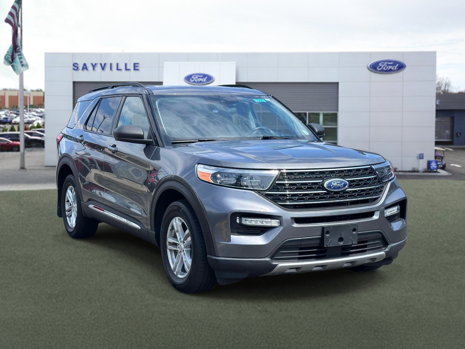 Used 2022 Ford Explorer XLT w/ Equipment Group 202A AWD/4WD image 6