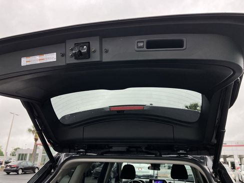 Used 2023 Toyota Highlander LE AWD/4WD image 25