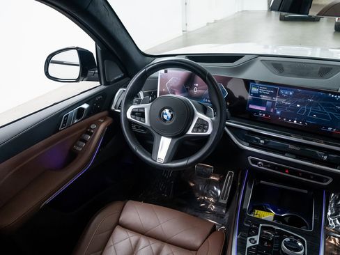 Used 2025 BMW X7 xDrive40i w/ M Sport Package image 10