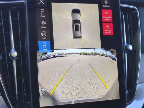 New 2026 Volvo XC90 B6 Plus w/ Protection Package Premier image 28