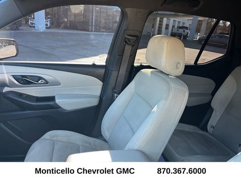 Used 2023 Chevrolet Traverse LS w/ Safety Package image 10