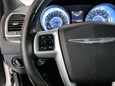 Used 2011 Chrysler 300 Limited image 22