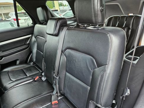 Used 2016 Ford Explorer XLT w/ Equipment Group 202A AWD/4WD image 15
