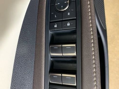 Used 2023 Lexus RX 350 AWD w/ Accessory Package (Z1) image 17