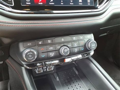 Used 2025 Dodge Durango GT image 21