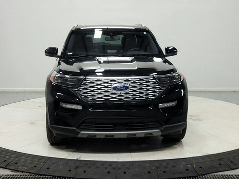 Used 2023 Ford Explorer Platinum w/ Technology Package AWD/4WD image 3