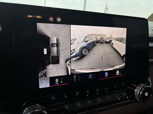 Used 2024 GMC Canyon Denali image 23