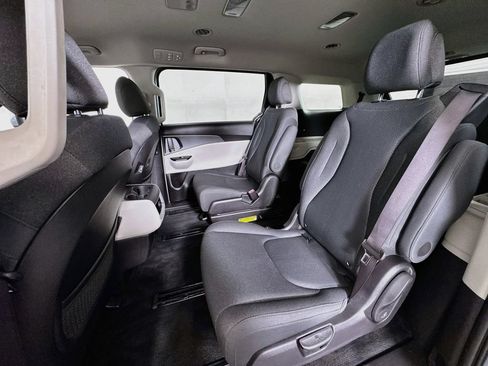 Used 2023 Kia Carnival LX w/ Paint Protection Package FWD image 22